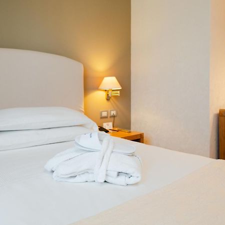 Hotel Touring Карпи Екстериор снимка