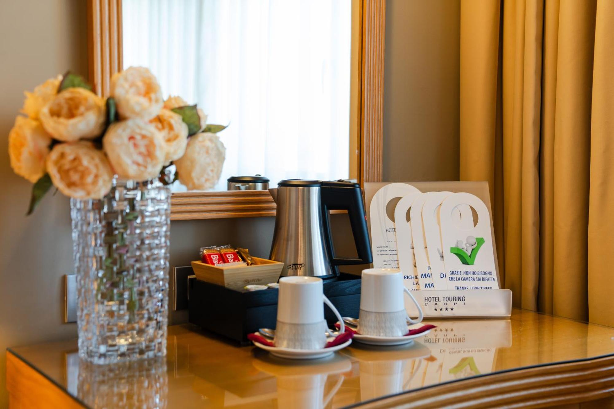 Hotel Touring Карпи Екстериор снимка