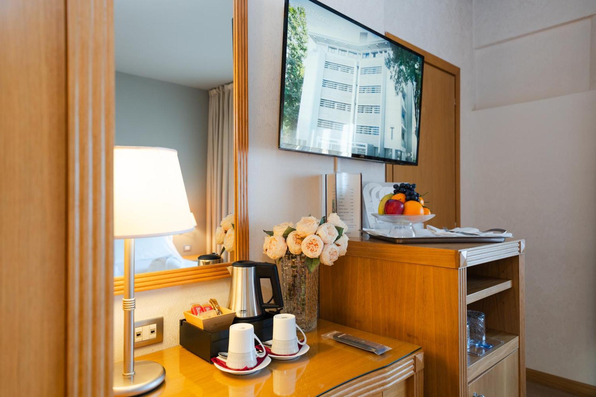 Hotel Touring Карпи Екстериор снимка