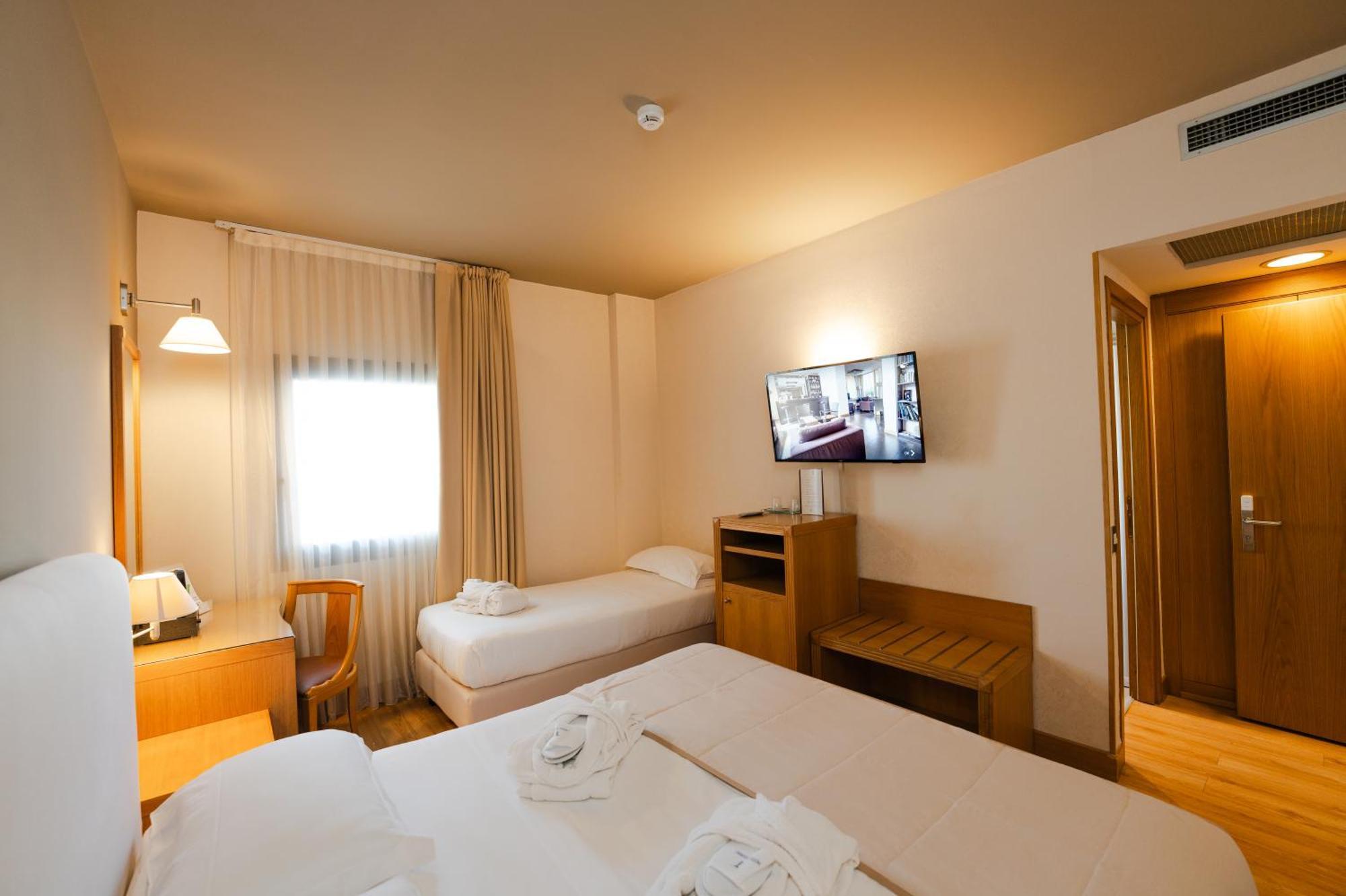 Hotel Touring Карпи Екстериор снимка