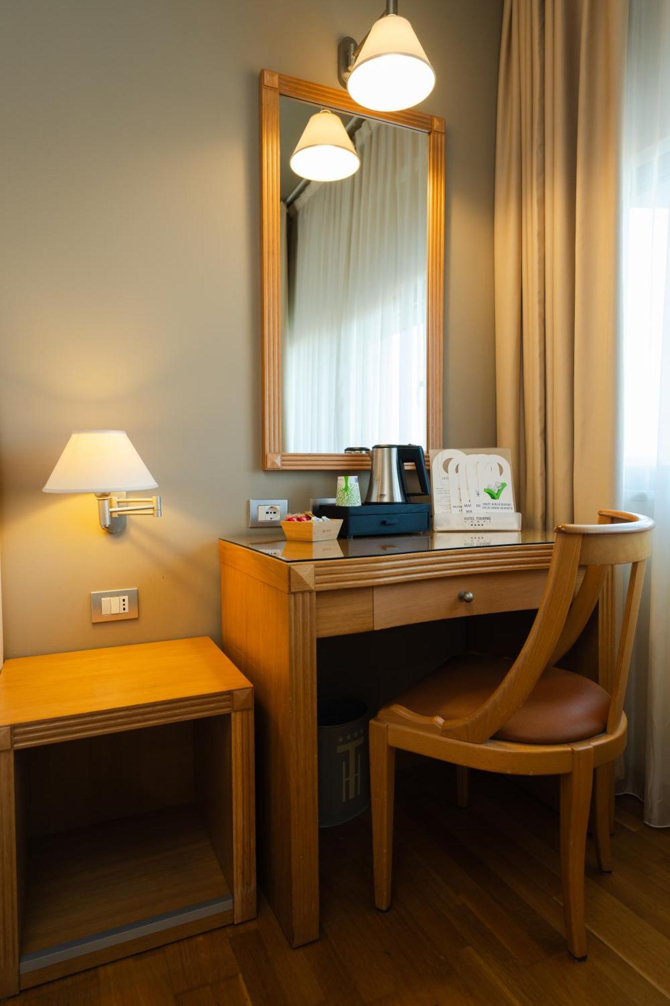 Hotel Touring Карпи Екстериор снимка